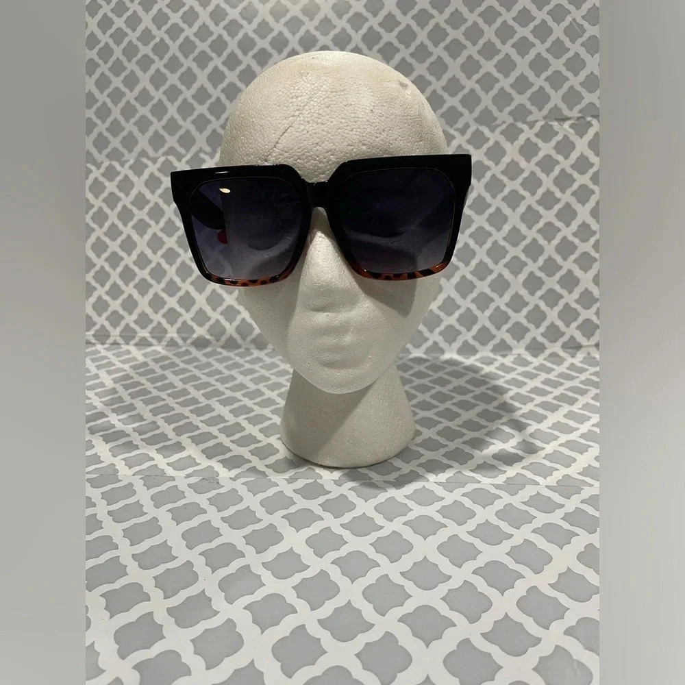 Large Flat Top Square Women Oversize Fashion Sunglasses - Picture 5 of 5